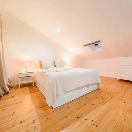 Large Duplex Penthouse 3 Bath 14 Guests * リスボン