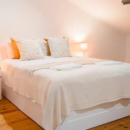 Daire Large Duplex Penthouse 3 Bath 14 Guests *