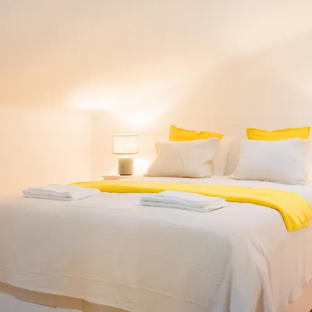 Large Duplex Penthouse 3 Bath 14 Guests * リスボン