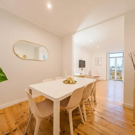 Large Duplex Penthouse 3 Bath 14 Guests リスボン