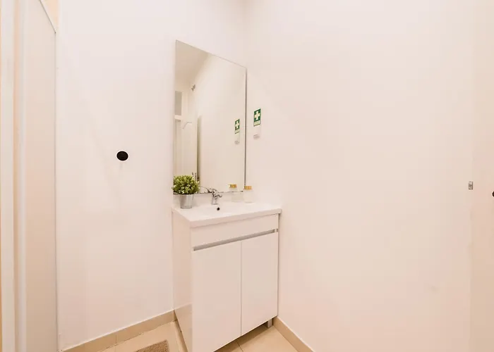 Downtown Penthouse Duplex 3 Bath 14 Guests *