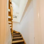 Large Duplex Penthouse 3 Bath 14 Guests Appartamento Lisbona
