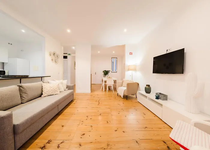 Downtown Penthouse Duplex 3 Bath 14 Guests Lissabon