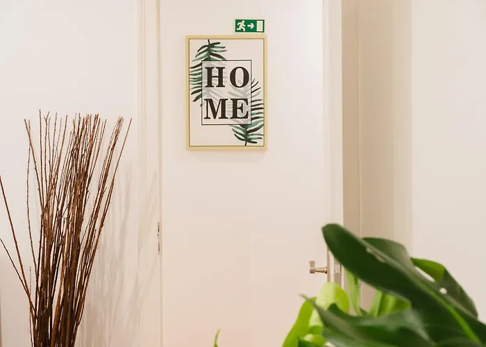 Downtown Penthouse Duplex 3 Bath 14 Guests *