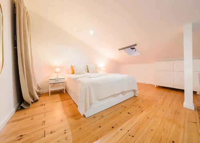 Downtown Penthouse Duplex 3 Bath 14 Guests * 리스본