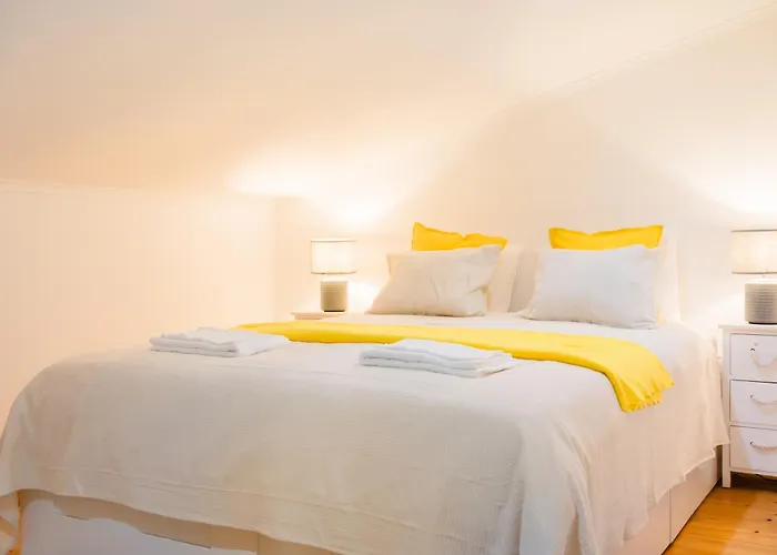 Downtown Penthouse Duplex 3 Bath 14 Guests * 리스본