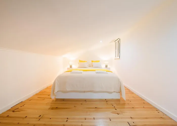 Large Duplex Penthouse 3 Bath 14 Guests 아파트 리스본