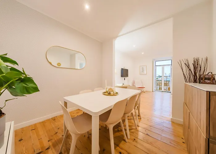 Downtown Penthouse Duplex 3 Bath 14 Guests Lissabon