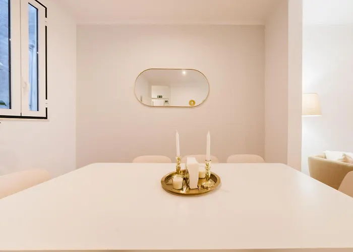 Downtown Penthouse Duplex 3 Bath 14 Guests * 리스본