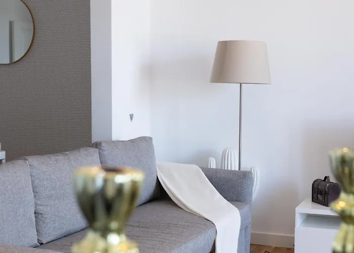 Large Duplex Penthouse 3 Bath 14 Guests 리스본