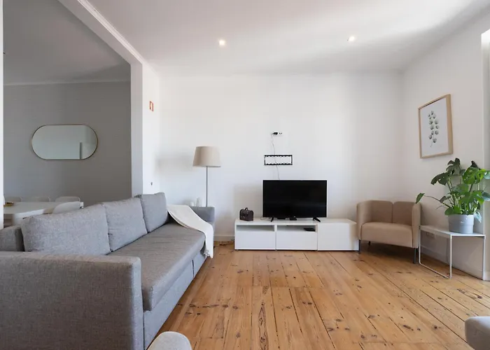 Large Duplex Penthouse 3 Bath 14 Guests 리스본