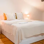 Daire Large Duplex Penthouse 3 Bath 14 Guests *