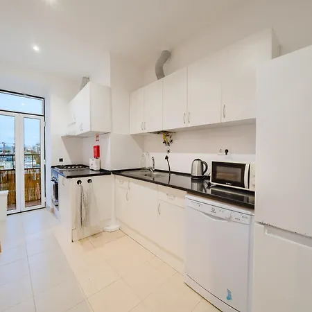 Large Duplex Penthouse 3 Bath 14 Guests Lissabon